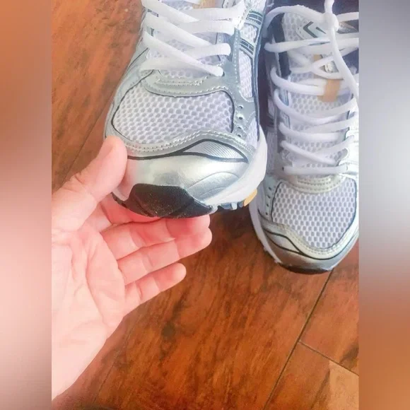 ASICS Gel-Kayano Women's US 10 /Men's US 9 Running Shoes White Gold Silver - Picture 10 of 10